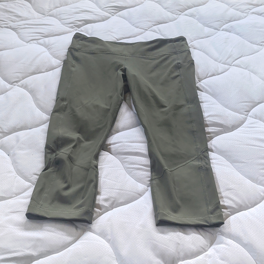 Lululemon crop leggings, size 8, light green